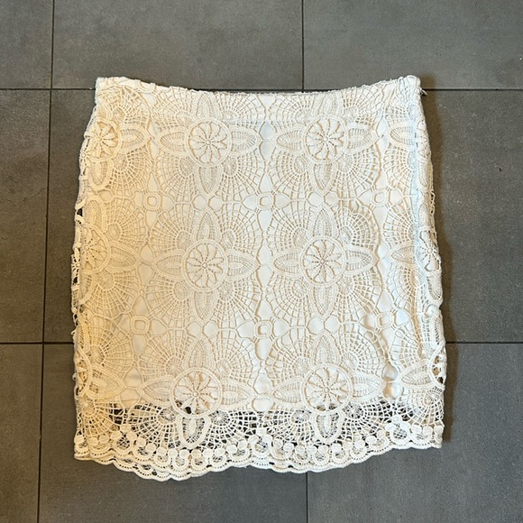 Aqua Dresses & Skirts - AQUA Off White Crocheted Off White Mini Skirt